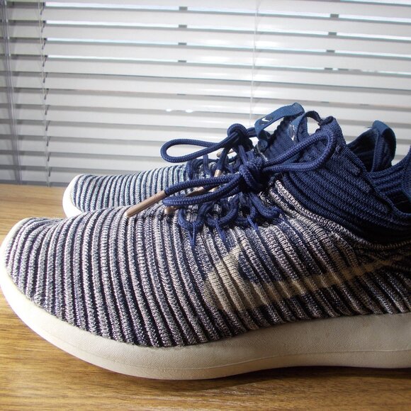 Nike Roshe Two Flyknit V2 Women’s Running Shoes 917688-400 Size 7 - Picture 2 of 5